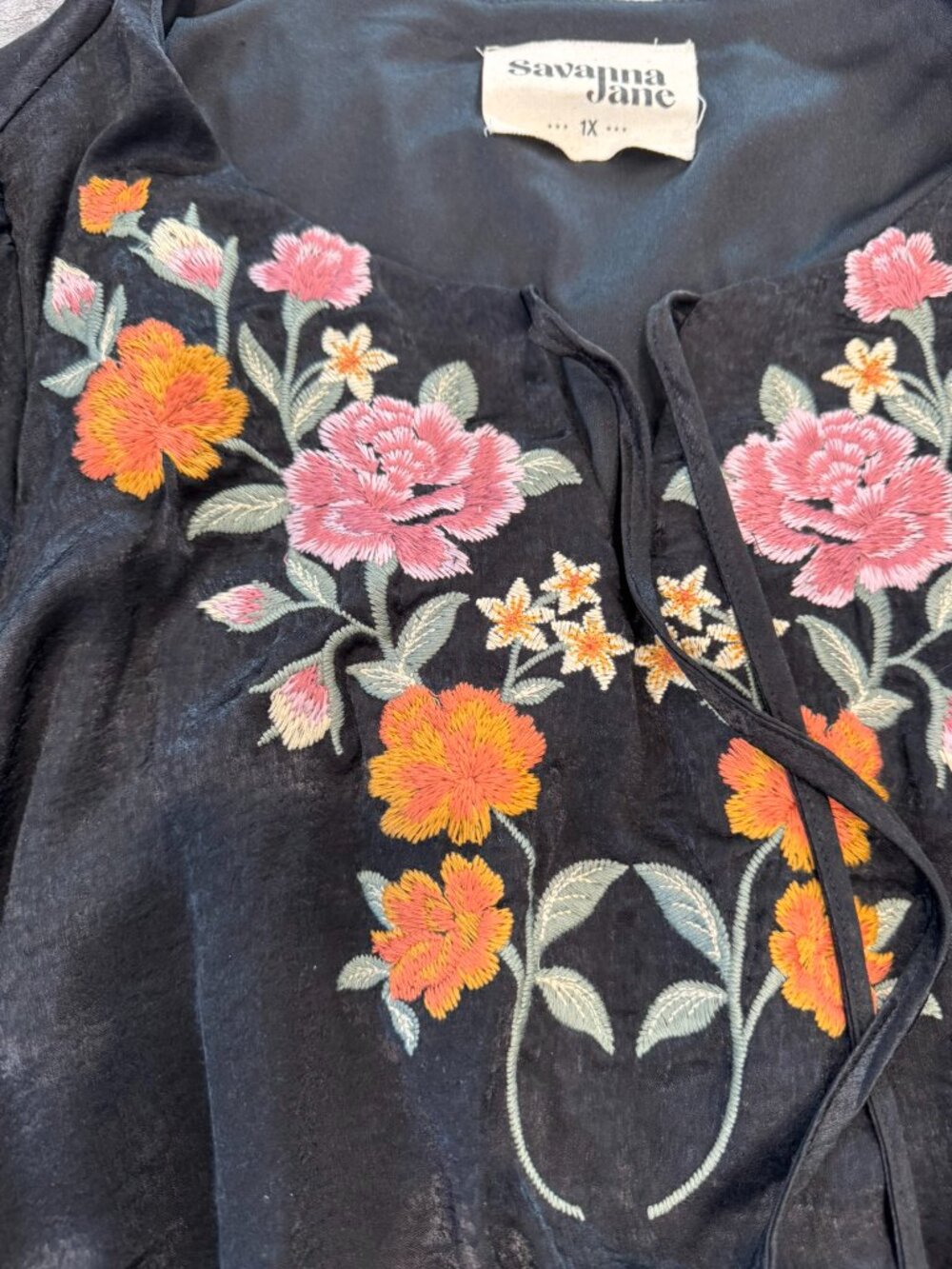 Savanna Jane black silky floral embroidered maxi dress size 1X E7 - Picture 3 of 7